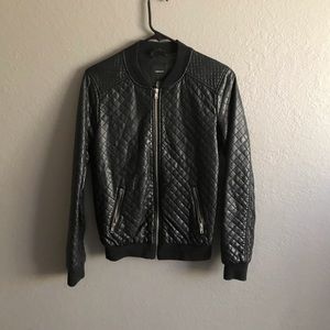 FOREVER 21 BLACK BOMBER JACKET